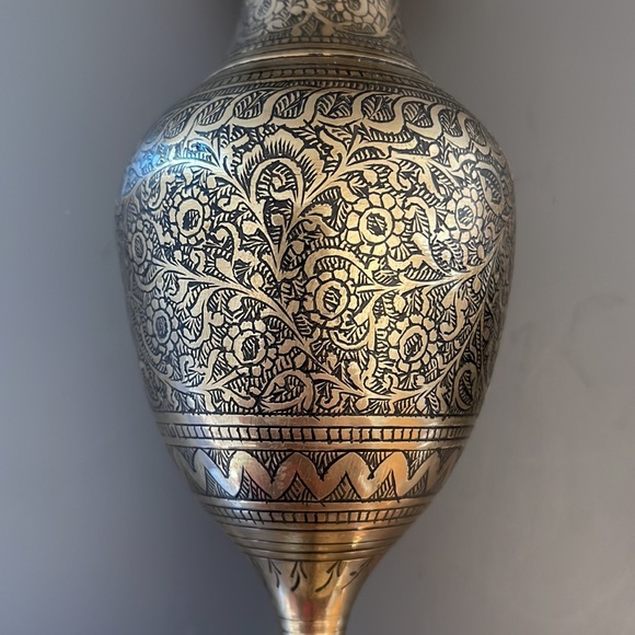 Pair of Vintage Indian Pedestal Bud Edged Brass Metal Vases - Picture 6 of 12